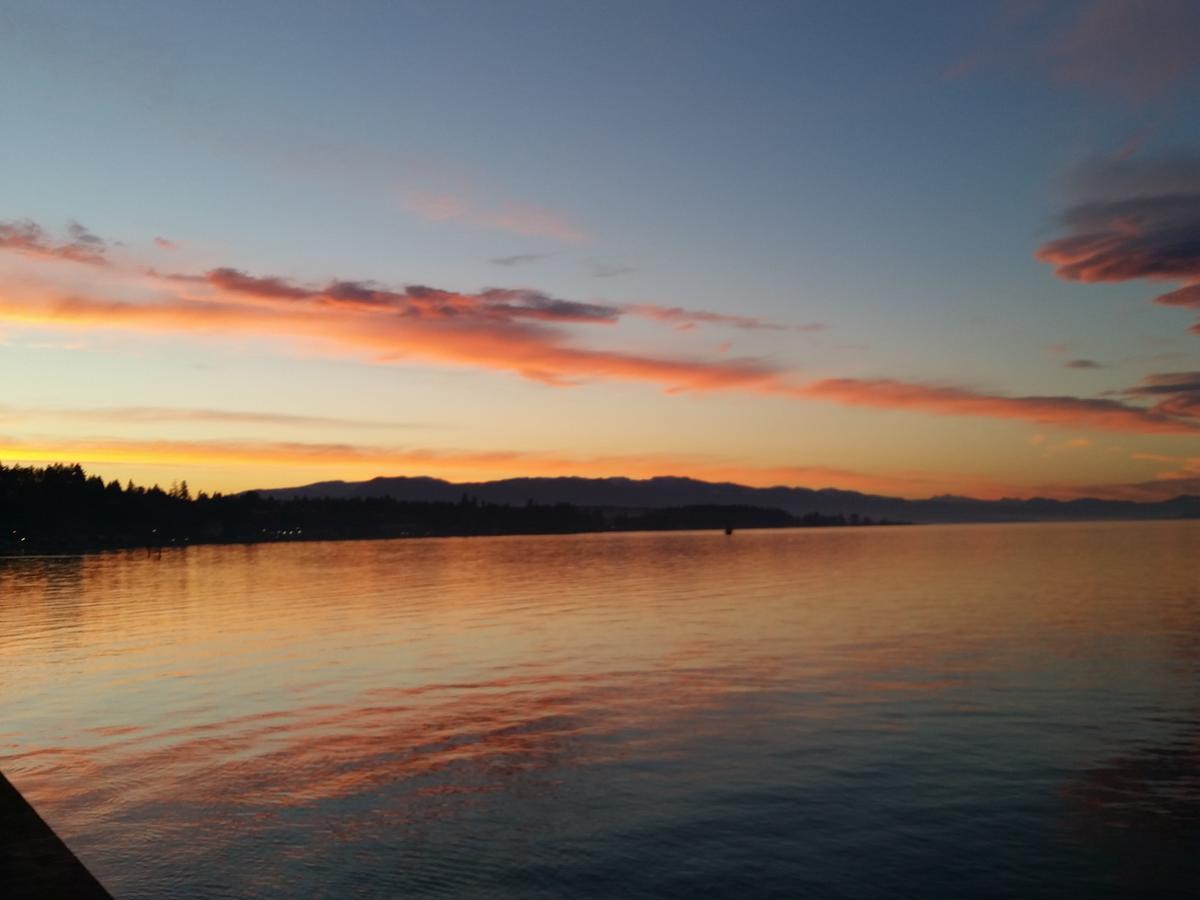 Sand Pebbles Inn Qualicum Beach Exterior foto