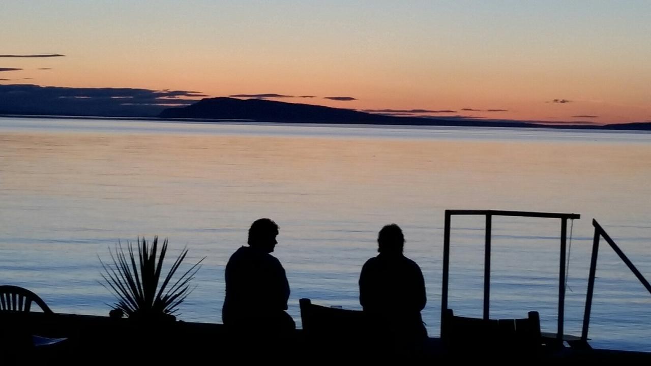 Sand Pebbles Inn Qualicum Beach Exterior foto