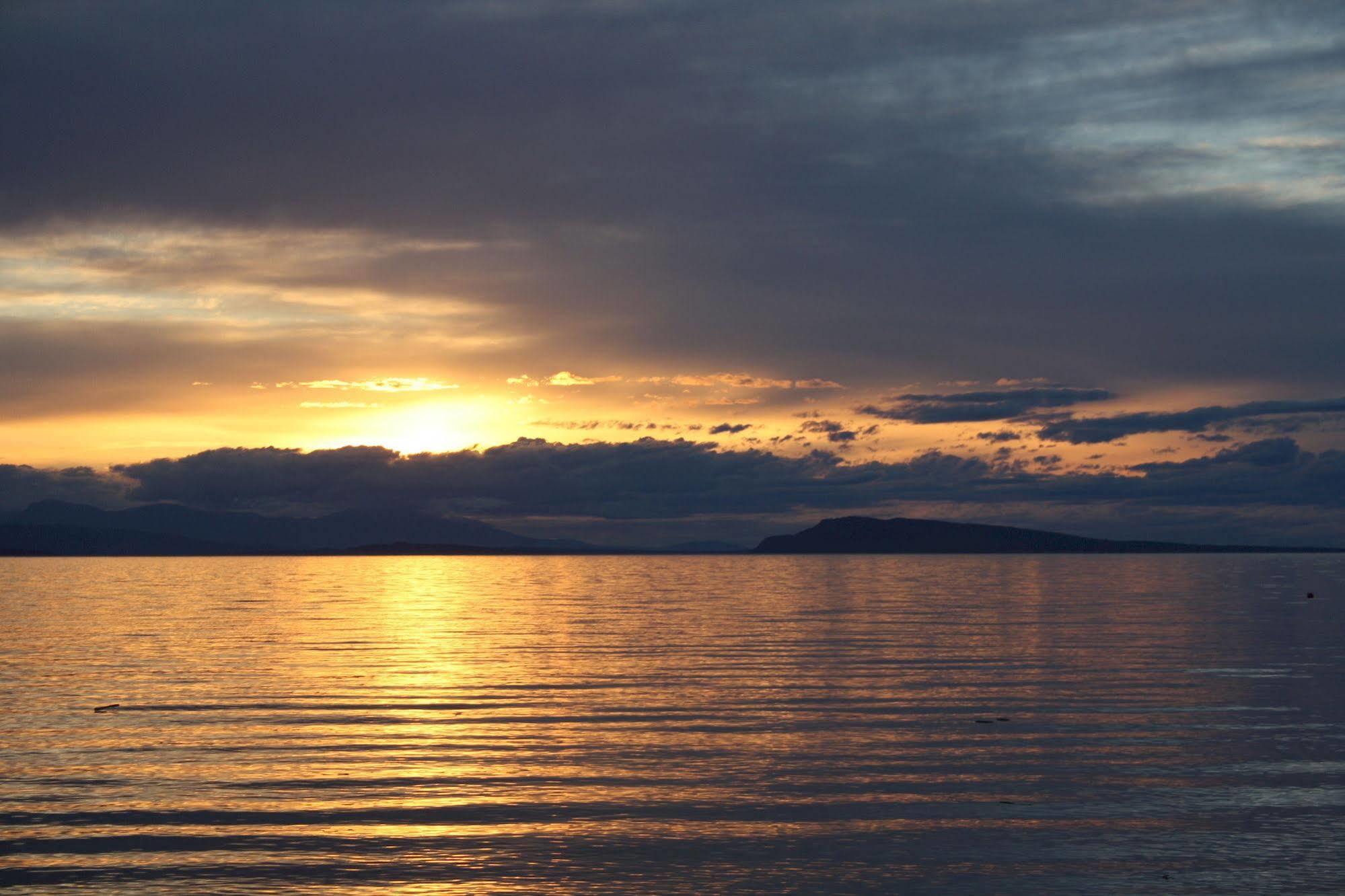 Sand Pebbles Inn Qualicum Beach Exterior foto